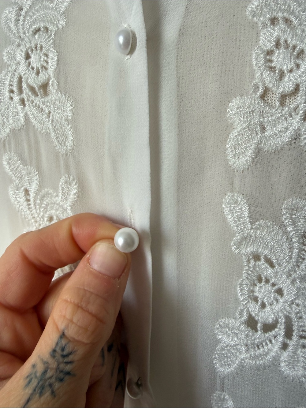 Lapis White Sheer Lace Trim Sleeveless Blouse Size L - Picture 6 of 8